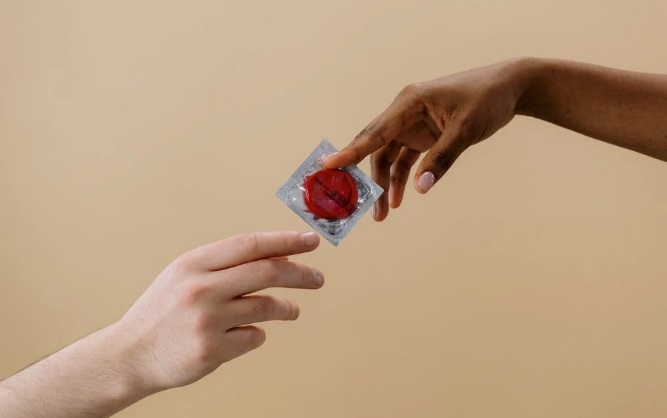 Recuerde que el uso del condón previene las ETS. Foto: Pexels