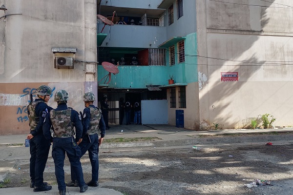 Los operativos se realizaron en los multifamiliares de San Antonio, en el distrito de La Chorrera, provincia de Panamá Oeste, fueron incautadas un arma de fuego y sustancia ilícita. Foto. Eric Montenegro