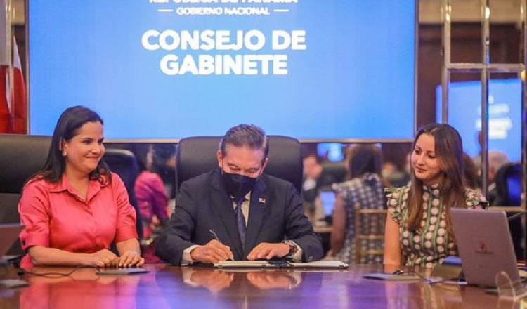El presidente Laurentino Cortizo sancionó la ley que crea el Ministerio de la Mujer, el pasado 8 de marzo. Foto: Archivo