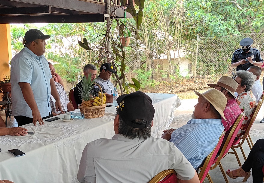 El ministro del MOP visitó de manera sorpresiva a Santa Fe en Veraguas. Foto: Melquiades Vásquez,