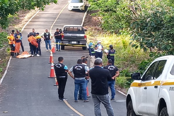 El cuerpo de Geraldine Ninoska Lyder de Carrillo, fue identificado por sus familiares este viernes ante el MP. Foto. Eric Montenegro