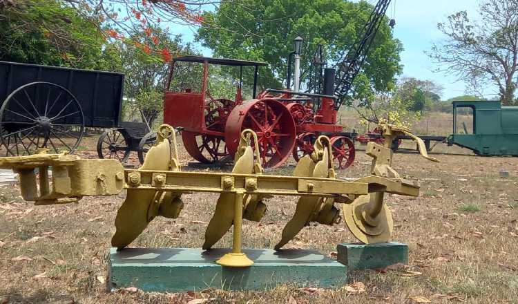 Antiguas herramientas utilizadas en los cañaverales. En El Roble la actividad inició en 1911.