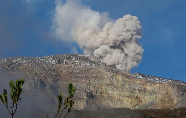 La actividad del volcán Nevado del Ruiz sigue siendo 