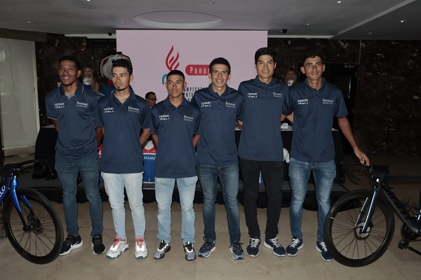 Equipo élite de Panamá masculino que estará en los Panamericano de Ciclismo. Foto: Víctor Arosemena