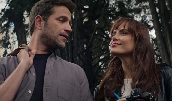 Simón Duque (Michel Brown) y Camila Duarte (Ana Lucía Domínguez). Foto: Netflix