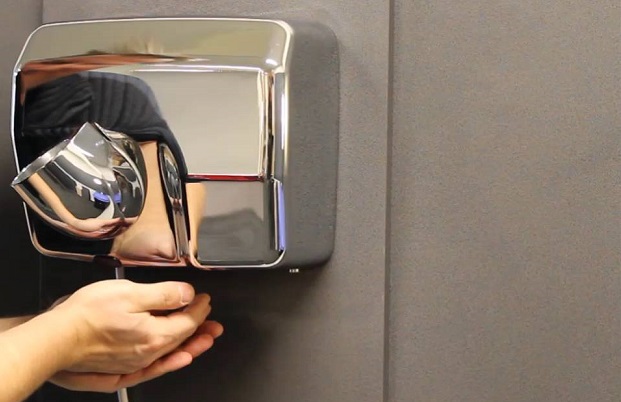 Hand dryers in bathrooms: Beware of bacteria!