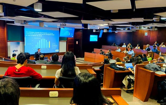 IDB urges Latin America and the Caribbean to reduce public debt