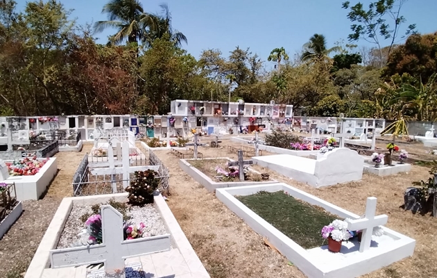 Las muertes por covid-19 ocasionaron que la vida útil del cementerio se cortara de una forma más rápida. Foto / Eric Montenegro.