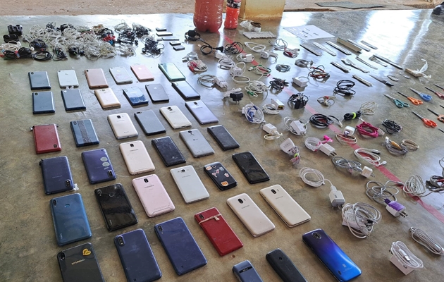 Los objetos decomisados fueron puestos a órdenes de las autoridades competentes. 