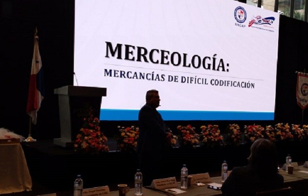 El costarricense Rodolfo Arce Portuguez disertó sobre
