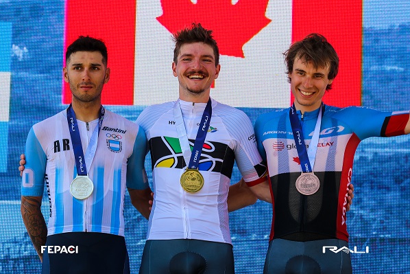 Pier-Andre Cote le dio el oro a Canadá.