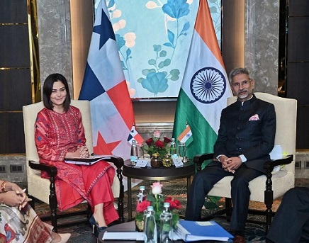 Canciller Janaina Tewaney Mencomo y Subrahmanyam Jaishankar, ministro de Relaciones Exteriores de India. Cortesia.