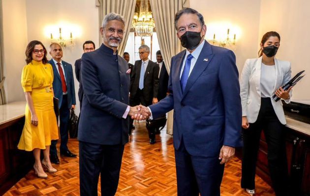 El canciller de la India, Subrahmanyam Jaishankar junto al presidente de Panamá, Laurentino Cortizo. Foto: Cortesía Presidencia