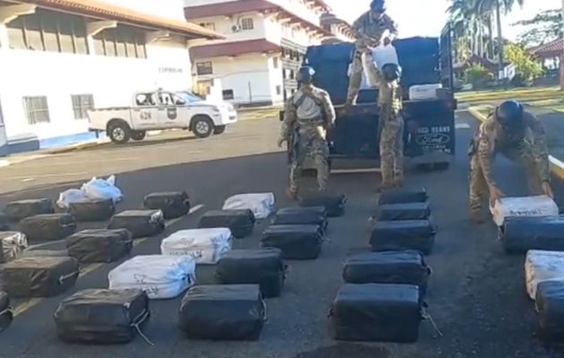  Se decomisaron 1,367 paquetes de presunta cocaína en aguas de su litoral Caribe. Foto: EFE