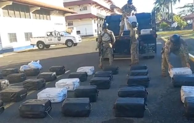 Se decomisaron 1,367 paquetes de presunta cocaína en aguas de su litoral Caribe. Foto: EFE