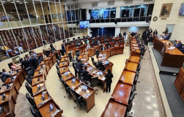 El debate de este polémico proyecto de ley se caracterizó por la gran cantidad de diputados que se abstuvieron de votar.