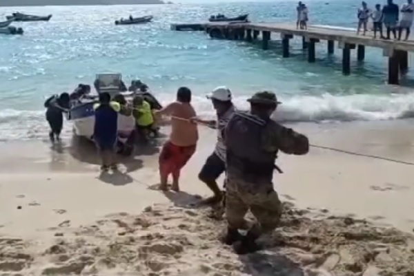 Embarcación en La Miel Guna Yala recibieron apoyo de los estamentos de seguridad. Foto. Cortesía Embarcación en La Miel Guna Yala recibieron apoyo de los estamentos de seguridad. Foto. Cortesía