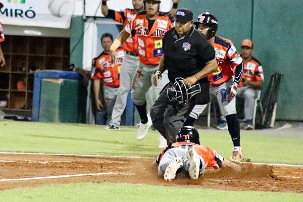 Los Santos tiene la ventaja en la serie contra Chiriquí. Foto: Fedebeis Los Santos tiene la ventaja en la serie contra Chiriquí. Foto: Fedebeis