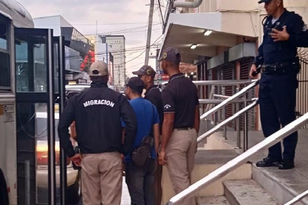 Unidades de la Policía Nacional y del Servicio Nacional de Migración en la provincia de Chiriquí, confirmaron la aprehensión de 45 migrantes. Foto. José Vásquez