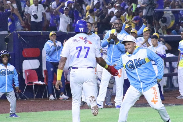 Colón tiene la ventaja en la serie final del béisbol mayor. Foto: Fedebeis