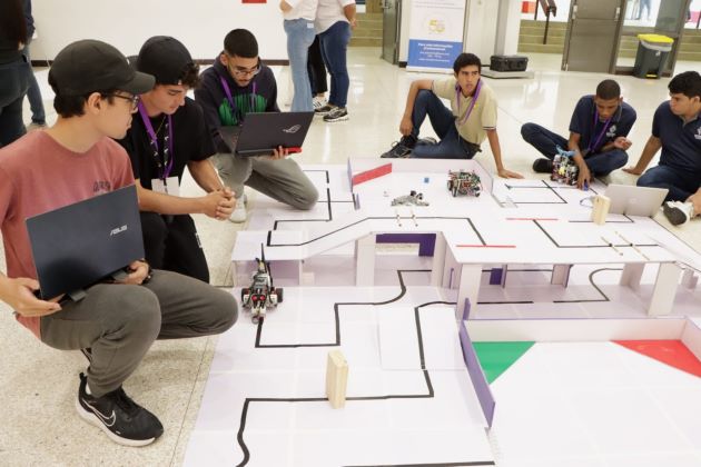 La RoboCupJunior es un espacio en que los estudiantes y mentores aprenden a resolver problemas y desafíos con trabajo en equipo.