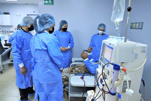 Recientemente, personal de la Defensoría del Pueblo visitó salas de hemodiálisis de la CSS para ver la atención de los pacientes. Foto: Cortesía