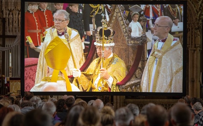 Carlos III crowned king: ‘God save the king’