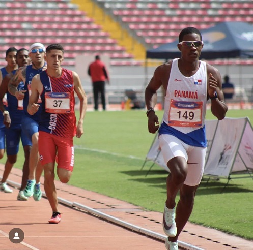 Chamar Chambers, ganó sin presión la prueba de los 800 metros planos.