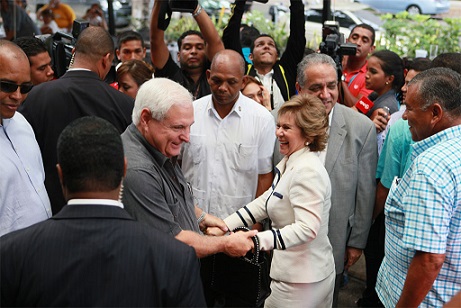 Ricardo Martinelli y Mireya Moscoso. Archivo.