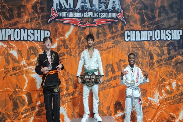 Lucas Goldner  se cuelga el oro en Jiu-Jitsu. Foto: Cortesía