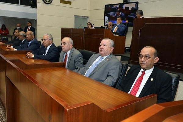 Rectores de universidades del Estado, mientras se discutía la creación del nuevo consejo, en el hemiciclo legislativo. Foto: Archivo