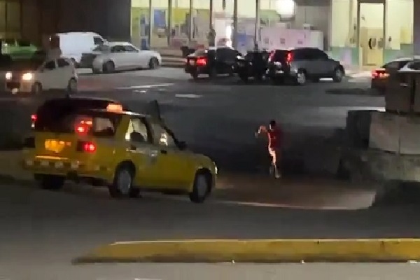 Los delincuentes fueron capturados, mientras que dos unidades policiales fueron heridas. Foto. Eric Montenegro