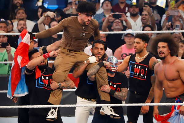 Bad Bunny se presenta en una pelea de la WWE Backlash 2023 contra su compatriota Damian Priest. Foto: EFE / Thais Llorca