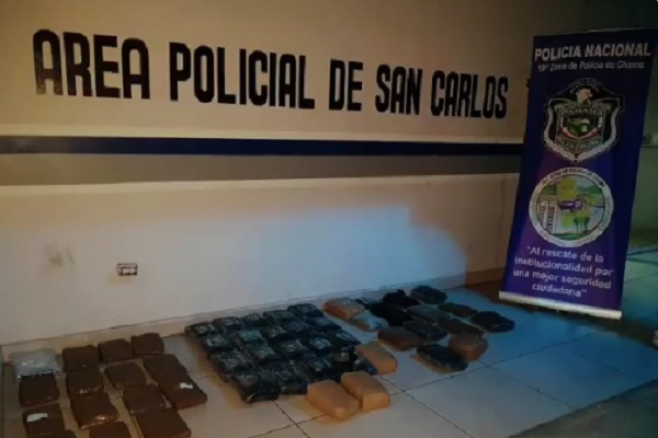En la residencia las autoridades ubicaron 51 paquetes de presunta droga. Foto. Cortesía Proteger y Servir