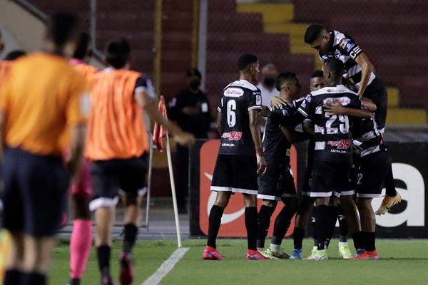 Tauro enfrentará a Sporting. Foto: EFE