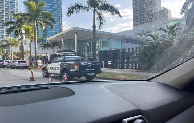 Tras exhaustivas inspecciones en horas de la mañana en los colegios amenazados, no ubicaron artefactos que atenten contra la seguridad de las personas.