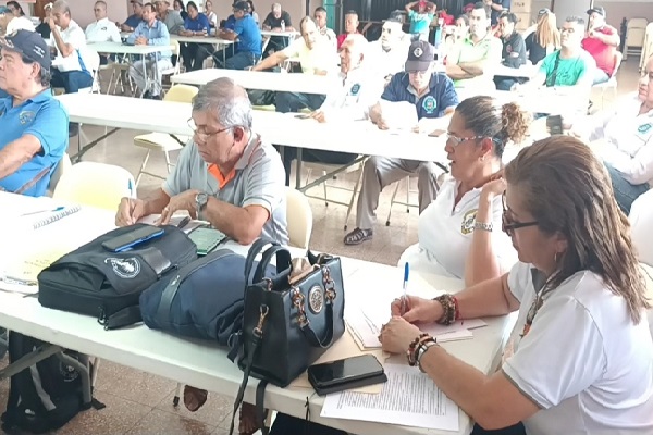 Luis Sánchez, secretario general de la Asociación de Educadores Veragüenses, (AEVE), asegura que a llevarán a cabo algunas actividades los días 1 y el 19 de junio del 2023. Foto. Melquíades Vásquez