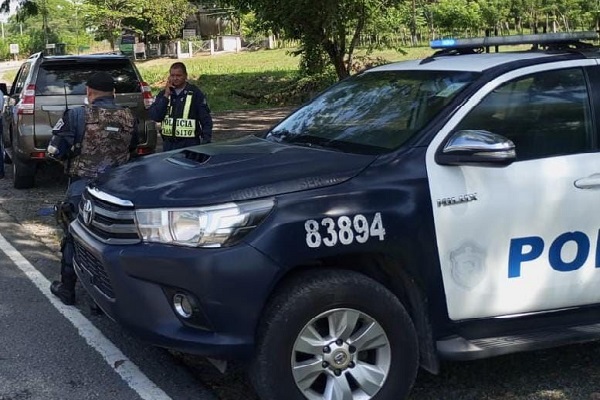 Óscar Antonio Jiménez, durante la pelea con el extranjero, cayó en el pavimento golpeándose la cabeza. Foto. José Vásquez