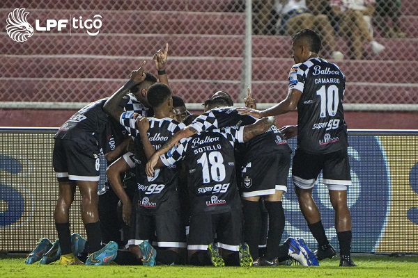 Tauro venció a Sporting en el partido de ida de las semifinales. Foto: LPF