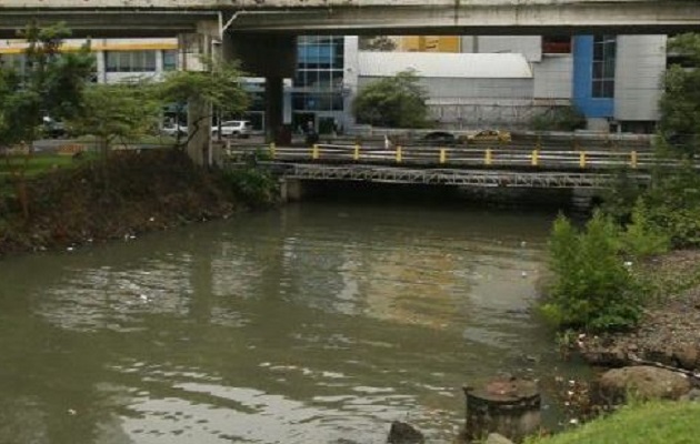 El río Matasnillo desemboca en la Bahía de Panamá. Foto: Saneamiento de Panamá