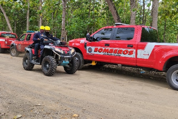 La búsqueda ha sido apoyada con vehículos todoterreno, motos, cuatro ruedas y personas del área, incluyendo en áreas cercanas a fuentes de agua. Foto. Thays Domínguez