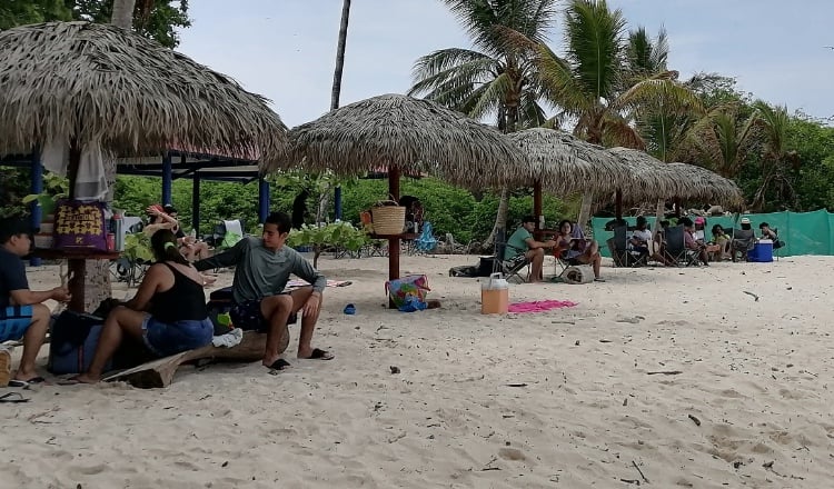 El visitante debe llevar todo lo que necesite para pasar un día de playa, el cual termina alrededor de las 3:00 p.m. Fotos: Thays Domínguez