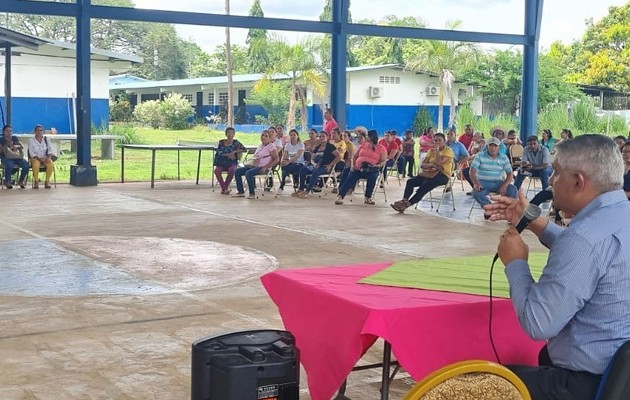 Los acudientes señalaron que el plantel tiene muchas necesidades. Foto: Thays Domínguez