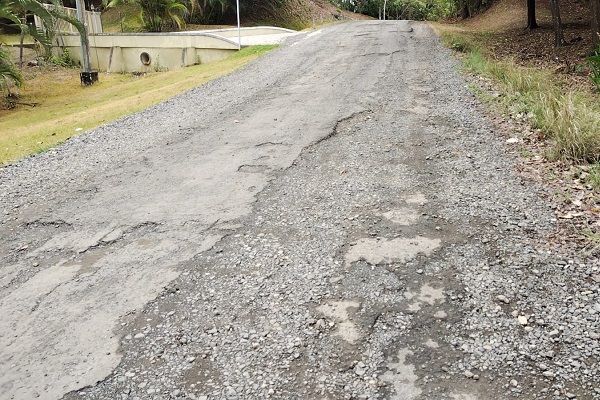 La carretera de La Arenosa está en mal estado y por ello los transportistas no entran al área. Foto. Eric Montenegro. 