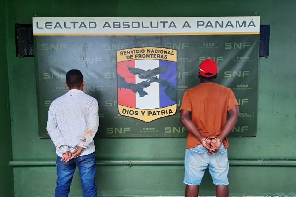 La retención de los dos ciudadanos colombianos ocurrió en el sector de Paso Canoas por unidades del Servicio Nacional de Fronteras. Foto.José Vásquez