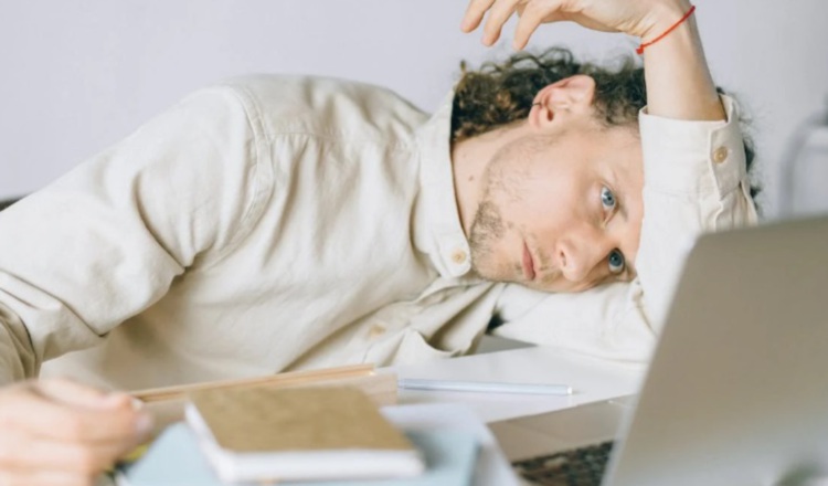 Burnout, a silent epidemic Burnout, a silent epidemic