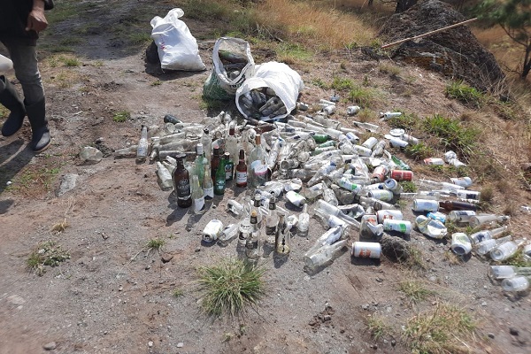 Se recolectaron cientos de botellas plásticas, de vidrio, latas, bolsas de plástico y otros tipos de cartuchos. Foto. José Vásquez