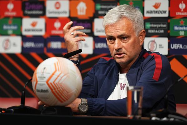 José Mourinho, técnico de la Roma de Italia. Foto: EFE