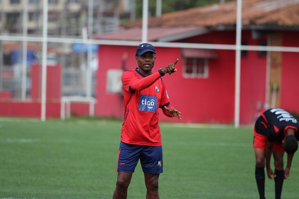 Jorge Dely Valdés, técnico de la Sub-23 de Panamá. Foto: Fepafut