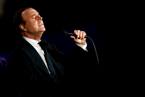 Julio Iglesias ha estado alejado del escrutinio mediático. Foto: EFE